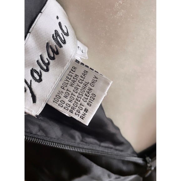 Black VTG Gown SOLD❗️ - Picture 4 of 5